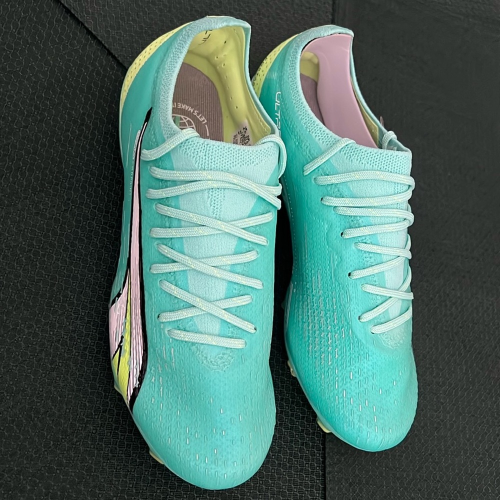 New Puma UltraWeave PowerTape Woman's Soccer Cleats sz US 7 No Box.